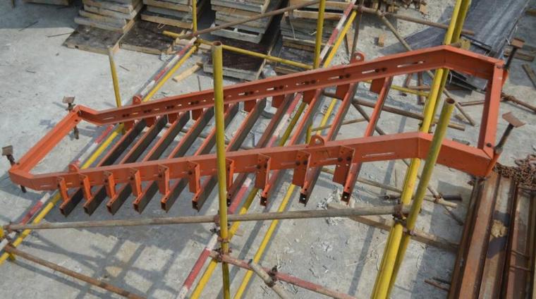 钢施工工法资料下载-新型工具式可调节楼梯钢模板施工工法