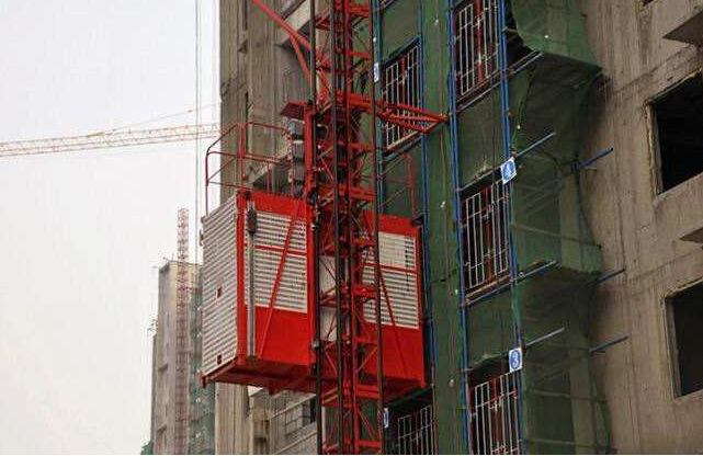 外置电梯施工方案资料下载-新华东街1号综合楼施工电梯施工方案