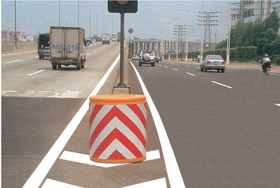 公路栏杆施工资料下载-公路施工现场基本安全知识