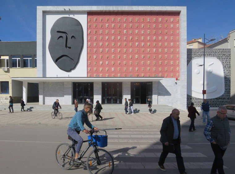阿尔巴尼亚议会大楼资料下载-世界上最有情绪的剧院