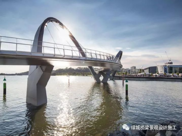 人行桥改造资料下载-澳大利亚天鹅湖人行桥 | 不对称的和谐美