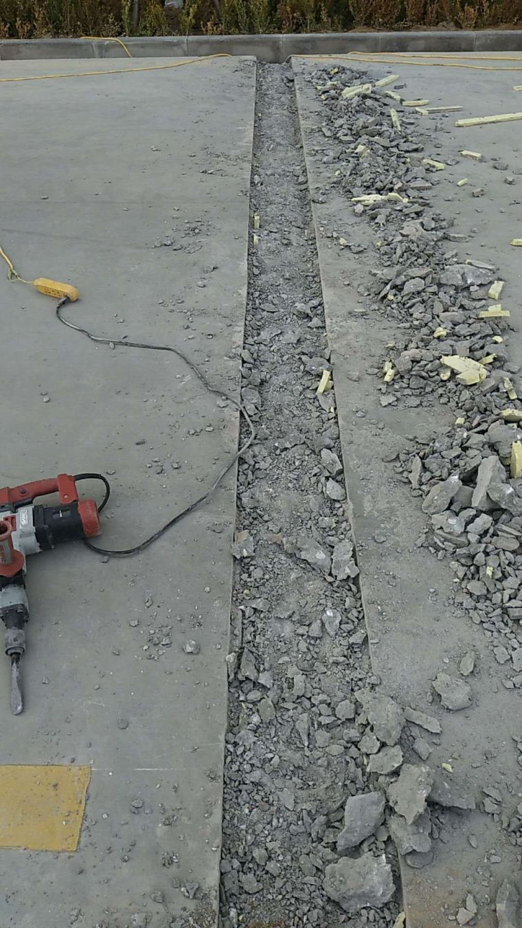 伸缩缝修补施工方案资料下载-室外水泥地坪伸缩缝破损如何修补？