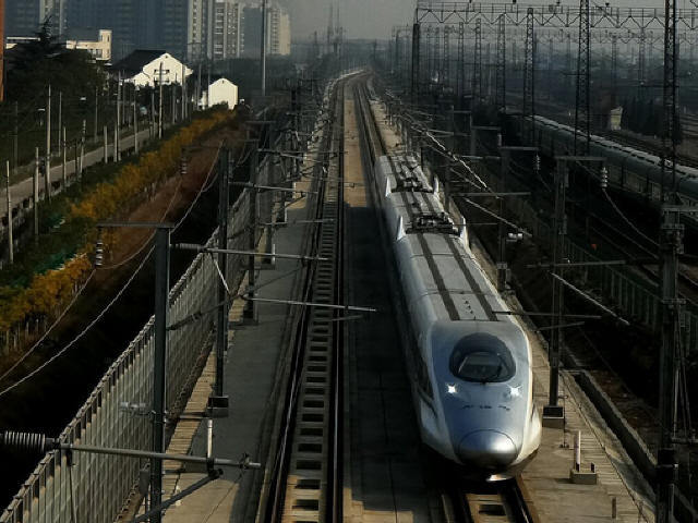 江西2017年将投资1.4万亿元推进980个重大建设项目-铁路工程.JPG