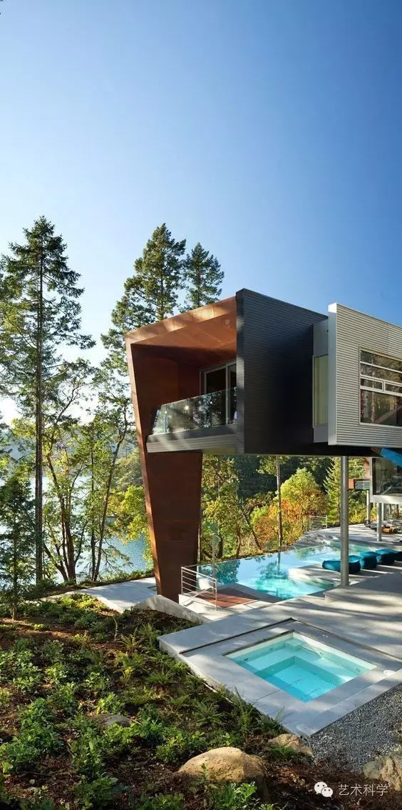 美国加州山坡别墅资料下载-疯狂的别墅设计