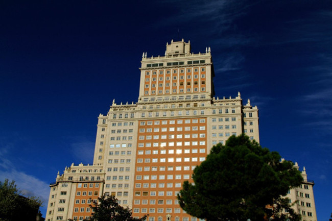 地标性物业资料下载-万达2.72亿欧元出售马德里标志性建筑西班牙大厦