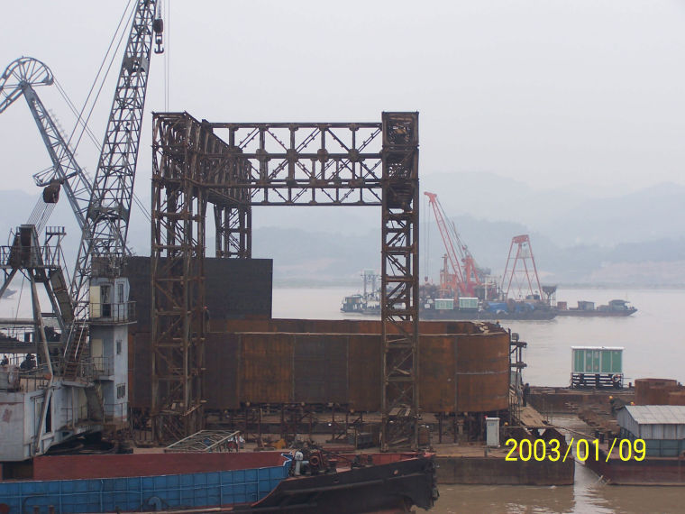 钢板桩围堰设计施工要点资料下载-2526米桥梁主桥围堰施工技术