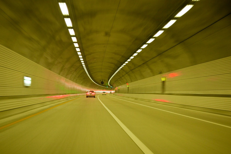 地铁盾构隧道施工图纸资料下载-6分钟了解沉管隧道及盾构隧道的建造过程
