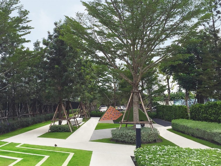 绿色的青铜立方体住宅资料下载-泰国BangkokBoulevard住宅景观