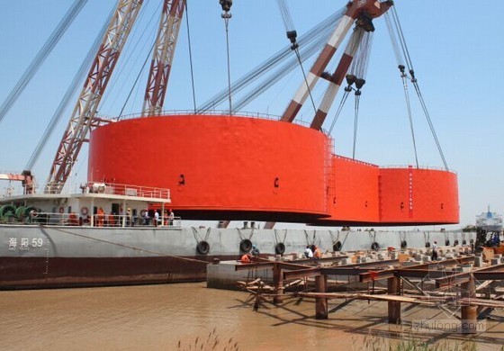钢吊箱围堰施工图资料下载-大型钢吊箱围堰整体船运吊装施工工法