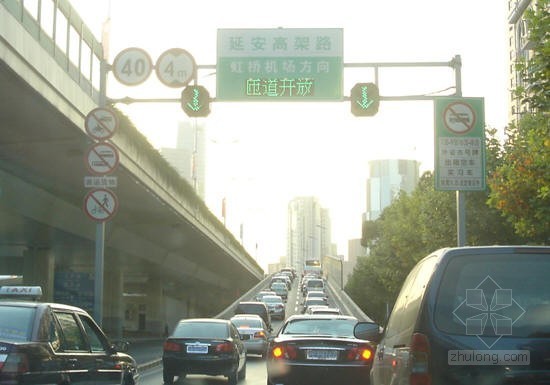 城市快速路标志标线设计资料下载-[PPT]城市快速路设计--交通安全与管理设施
