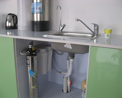 家用厨房净水器资料下载-家用净水器 用电和不用电哪种最好？