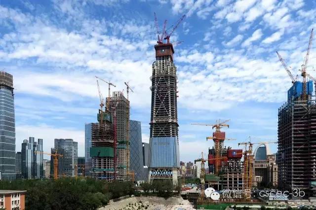 300平米跃层装修资料下载-333米，中国尊登顶北京第一高度！全球首部超500米跃层电梯亮了！
