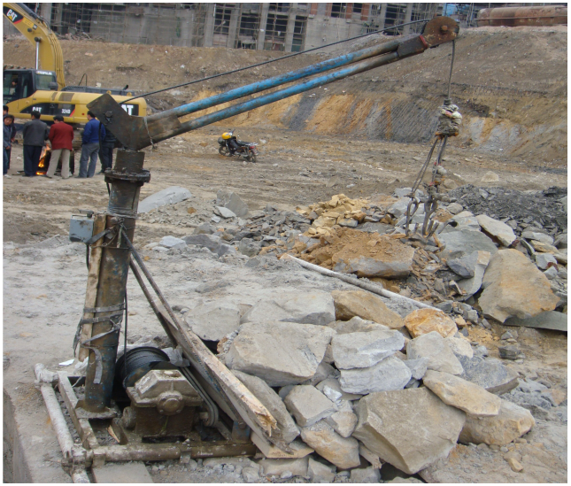 挖孔桩安全方案资料下载-花园洋房工程人工挖孔桩安全专项施工方案