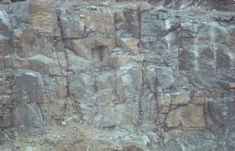 桩板墙旋挖施工方案资料下载-旋挖钻机在岩质较硬的石灰岩地层钻孔桩施工工法