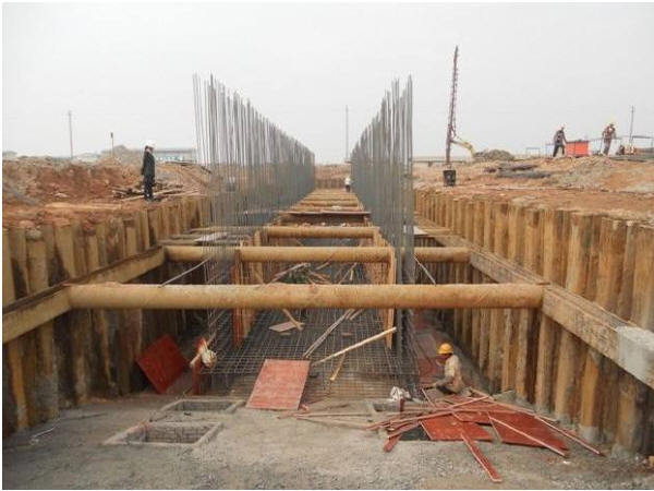 拉森钢板桩引孔方案资料下载-地下综合管廊建设之钢板桩施工方案
