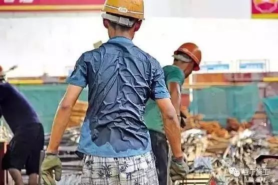 建筑工地工人食堂资料下载-夏季施工，钢筋、模板、混凝土、人员应该注意点啥？最强总结！