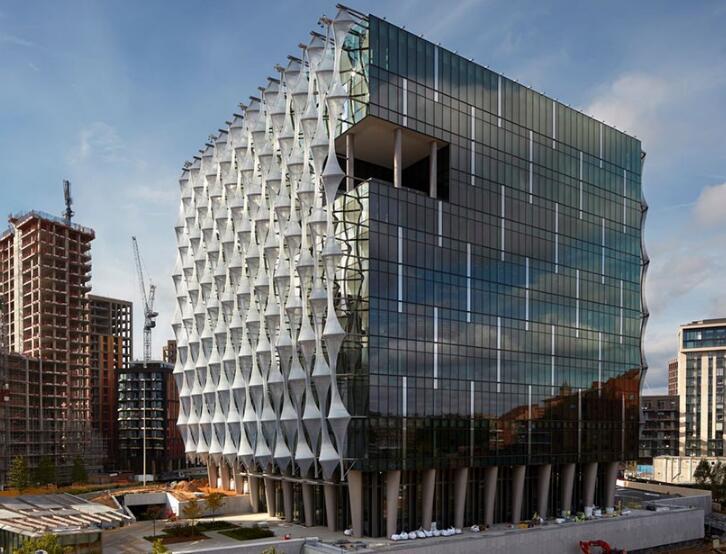 建筑色彩立面资料下载-ETFE膜材建筑外立面---美国驻伦敦大使馆
