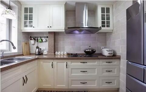 现代风格橱柜图资料下载-厨房装修怎么挑选实用美观的橱柜？
