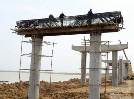 钢桥安装问题资料下载-在盖梁施工中，如何准确安装支座下的预埋钢板？