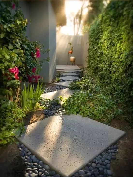 草地汀步资料下载-清新自然的庭院要从铺装说起——八种清新铺装