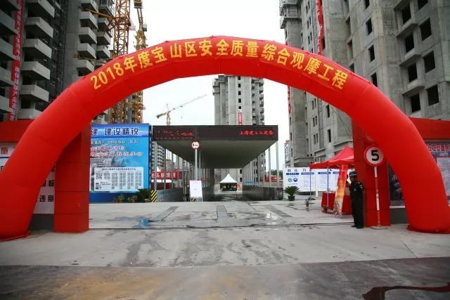 上海建工盘扣式脚手架资料下载-探访装配整体式砼剪力墙结构，单体预制率40%的保障房项目现场