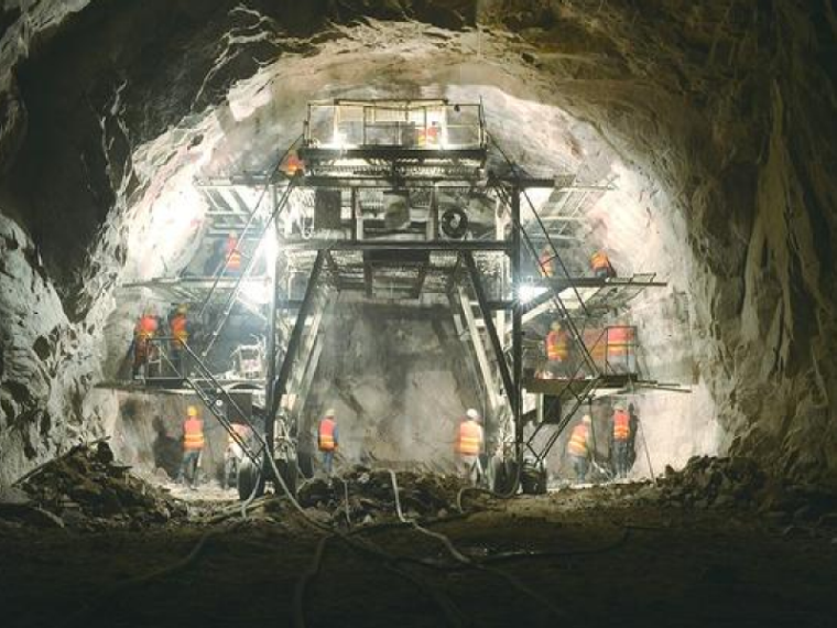 高速公路施工工艺流程图资料下载-高速公路隧道洞身开挖开工报告