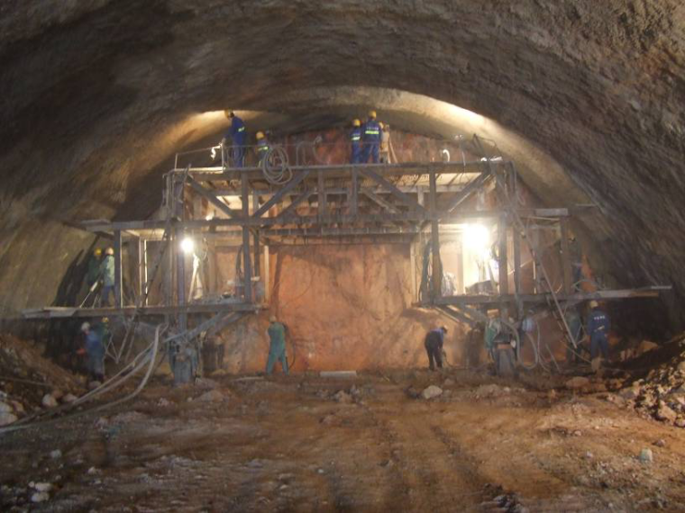 工程项目施工技术管理资料下载-隧道工程项目总工施工技术管理（多案例）