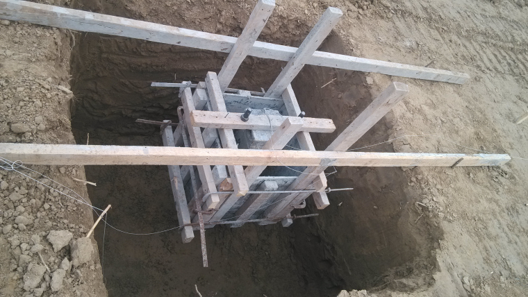 确保基础柱墩两侧螺栓施工质量QC-图片1