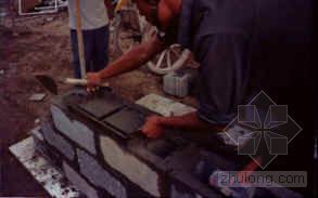 瓦工培训PPT资料下载-保证混凝土小型空心砌块灰缝厚度，节约材料（PPT）