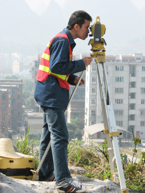 建筑工程测量重点资料下载-建筑工程测量安全知识培训