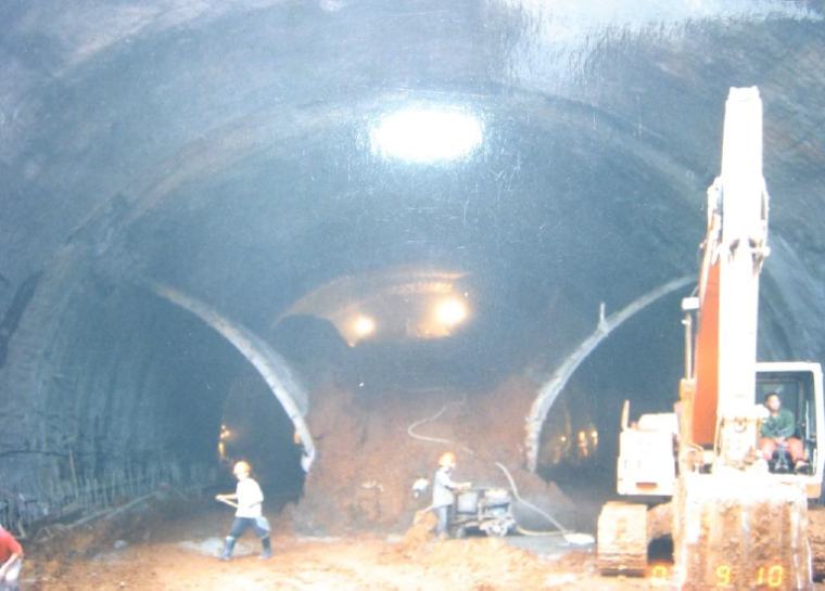 杭州城市景区大跨隧道节点施工关键技术PDF（56页）-双侧壁导坑开挖