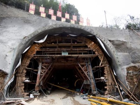 四川省公路瓦斯隧道资料下载-高速公路复合式衬砌隧道工程施工组织设计（418页）