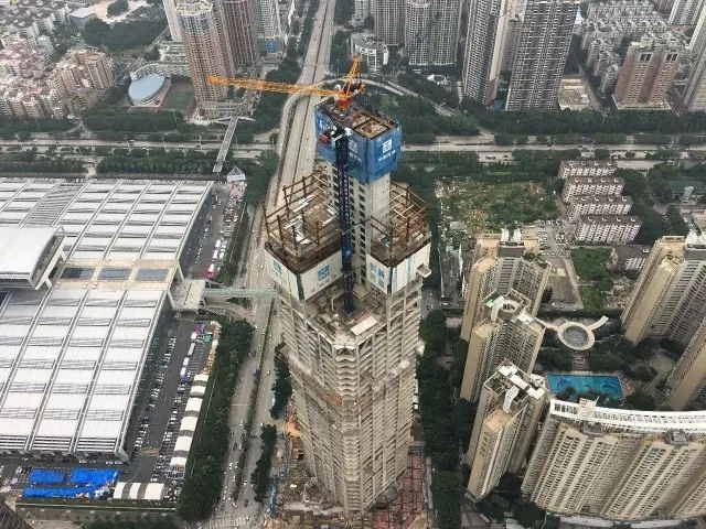 钢结构核心资料下载-深圳平安南塔项目完成核心筒钢结构安装