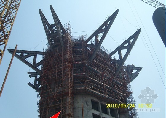 超高钢结构吊装方案资料下载-[江苏]超大钢结构球体超高空吊装创新方法汇报（300多米高空）
