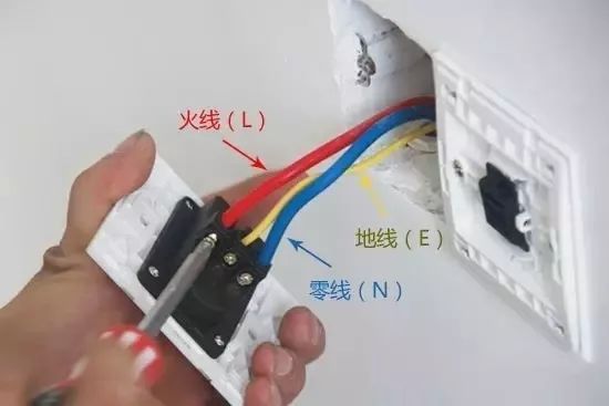 室内开关插座接线图资料下载-装修电路布线如何施工 开关插座安装方法详解