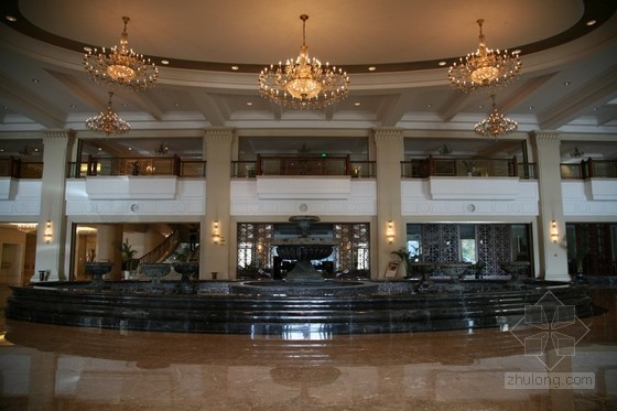 硅钙板轻钢龙骨资料下载-[黑龙江]五星级酒店建筑室内装饰工程创优汇报（ppt）