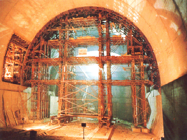 隧道四级围岩开挖资料下载-隧道结构构造详解PPT总结（243页）