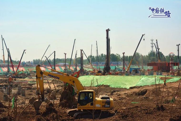 城际铁路机场段资料下载-京雄城际铁路雄安站现在啥样了？