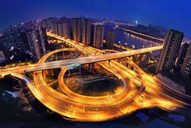 “桥都”重庆的立交桥，妩媚了山城，惊艳了世界！_1