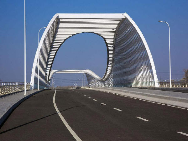 桥梁保证体系及措施资料下载-道路桥梁设计隐患问题及完善措施