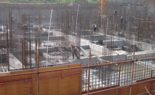 高铁墩柱模板支拆方案资料下载-大型混凝土墙体胶合板模板免钻孔支拆施工工法