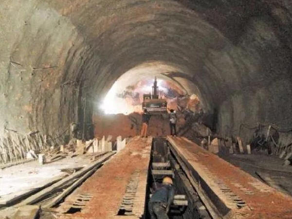 隧道洞口边坡防护方案资料下载-山岭隧道洞口段施工工艺