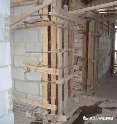 构造柱绑扎钢筋资料下载-这种新施工工艺你们用过吗？浇筑构造柱不支模，施工超方便！