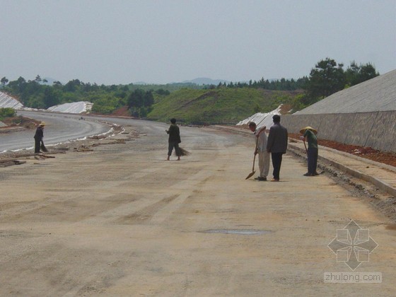 水泥稳定土基层洒水资料下载-[PPT]稳定土基层施工技术讲义71页