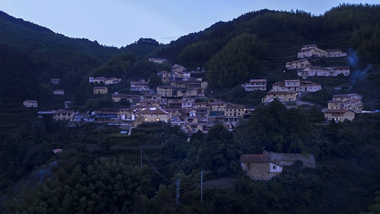 悬浮城市图书馆资料下载-崖居山村的平民图书馆 —— 浙江 / 张雷联合建筑事务所