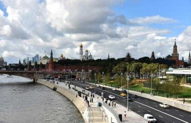 公共空间造价资料下载-莫斯科在黄金地段打造绝美公园，造价高昂挨批