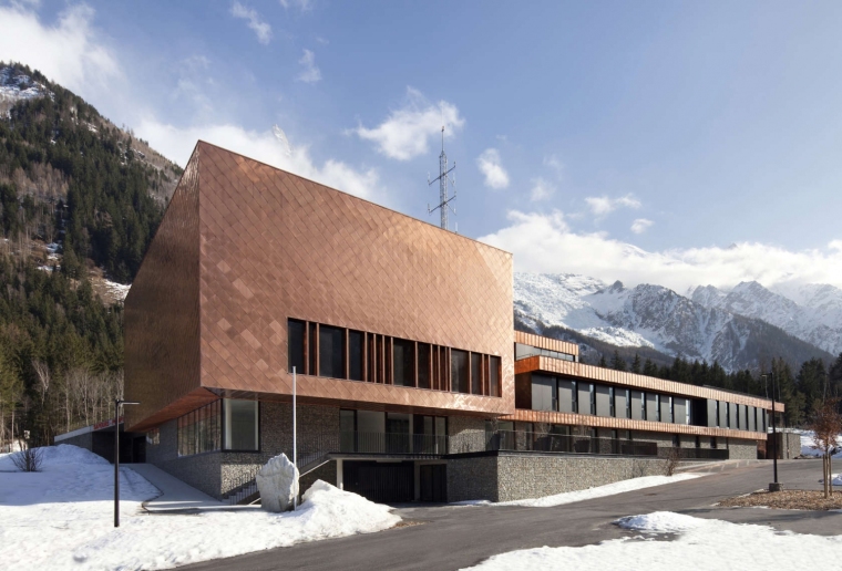 消防站建筑设计图纸资料下载-法国夏蒙尼勃朗峰山谷消防站