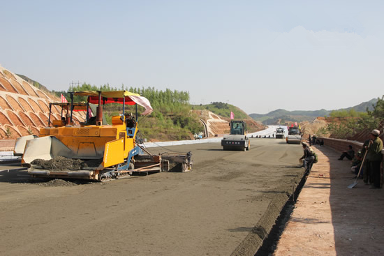 路面级配砂砾石基层设计图资料下载-路面水稳基层施工的质量控制