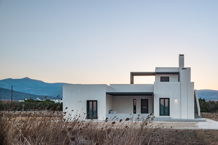 传统的独户家庭住宅资料下载-希腊白色家庭住宅