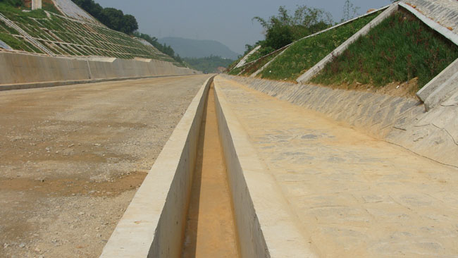 公路工程之路基路面施工技术课件PPT（549页）-排水沟